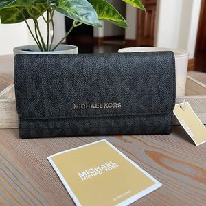 BNWT: black MK jet set travel.